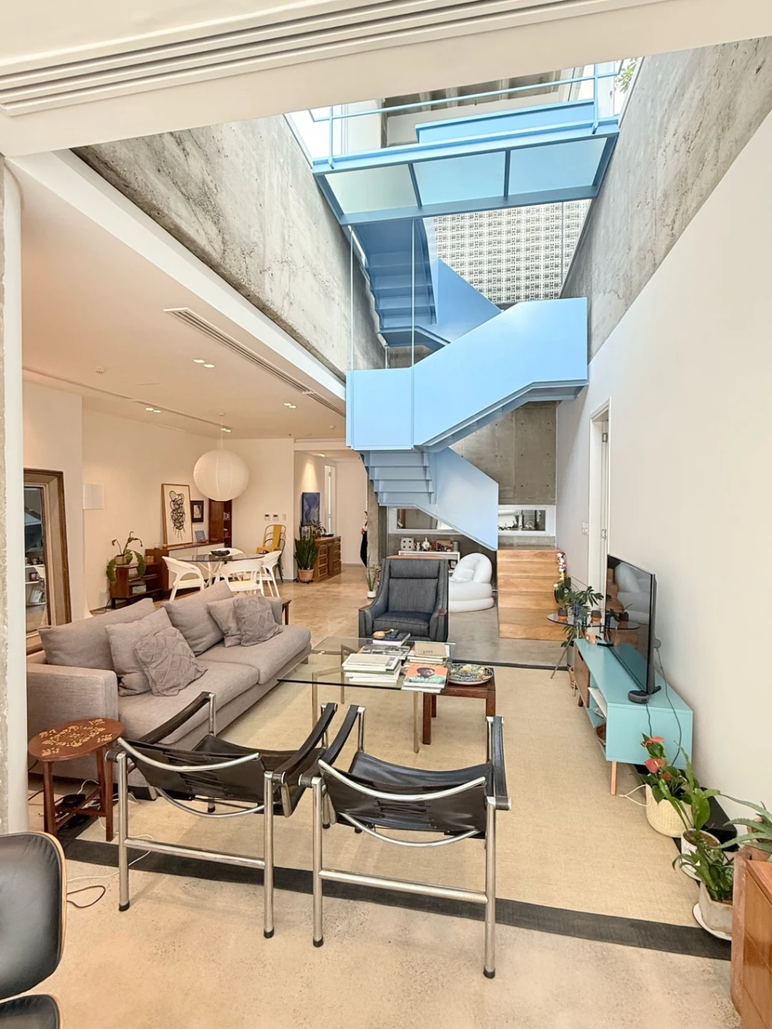 VENDO IMPONENTE PENTHOUSE DE DISEÑO EN PLENO VILLA MORRA
