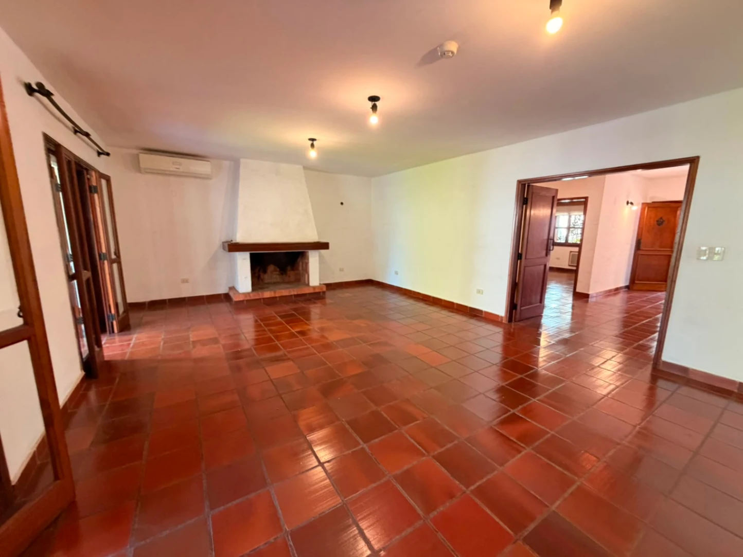 ALQUILO HERMOSA CASA COLONIAL ZONA SHOPP DEL SOL (para oficina o vivienda)